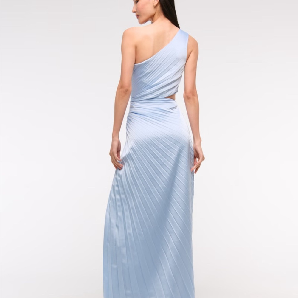 The A&F Giselle Pleated One-Shoulder Cutout Maxi Dress - Picture 2 of 4